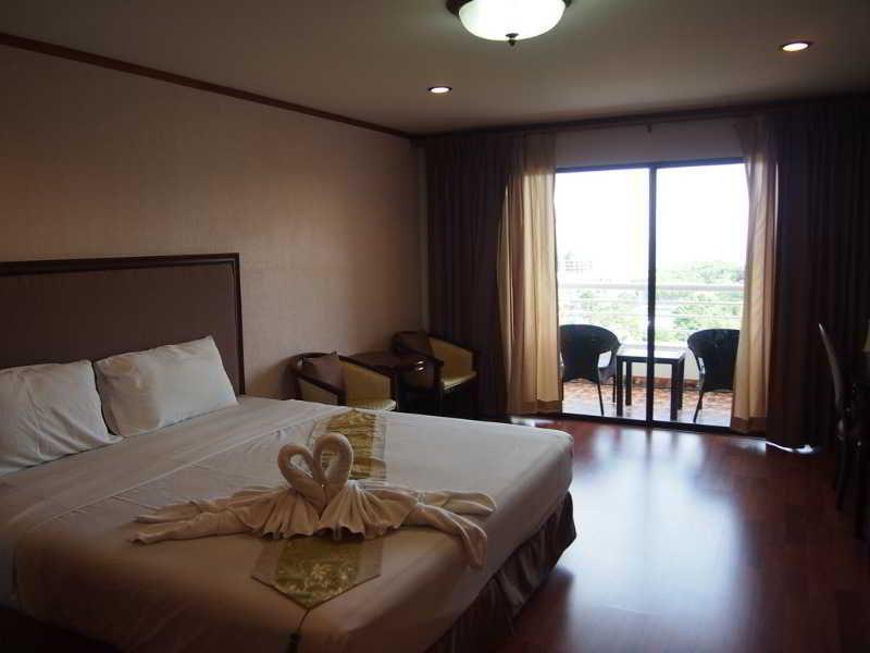 Abricole At Pattaya Hill Apartman Kültér fotó