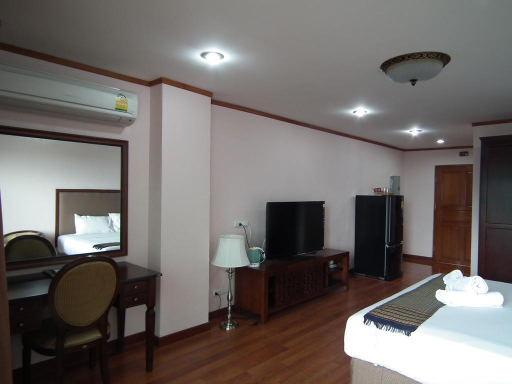 Abricole At Pattaya Hill Apartman Kültér fotó