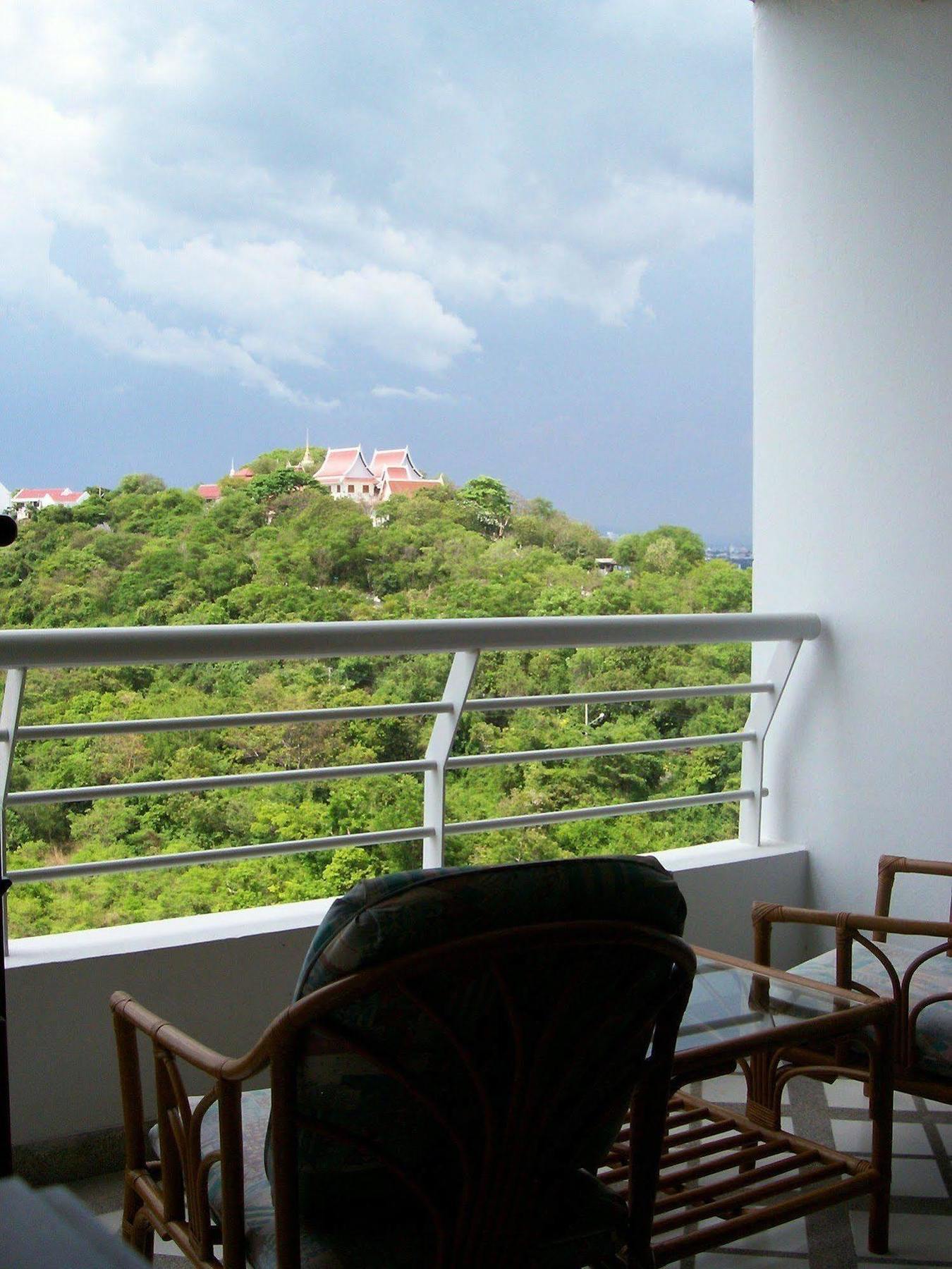 Abricole At Pattaya Hill Apartman Kültér fotó