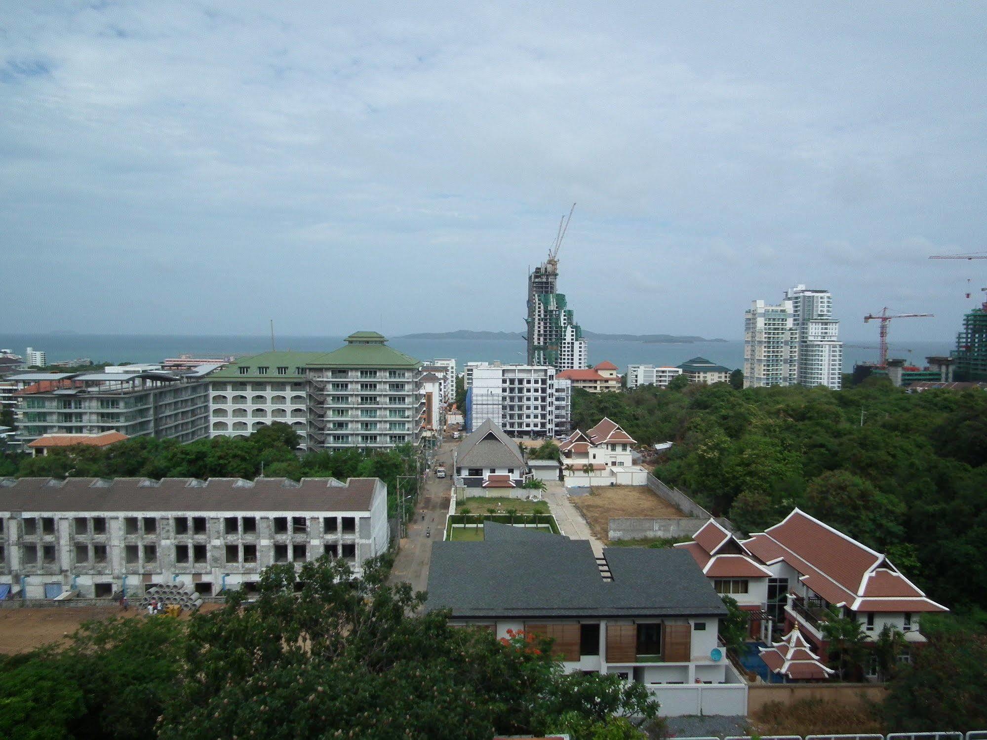 Abricole At Pattaya Hill Apartman Kültér fotó